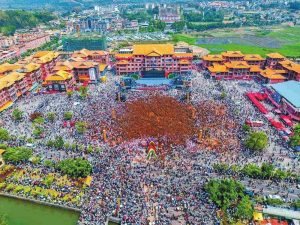 佤族摸你黑狂欢节：一场穿越千年的黑色狂欢盛宴